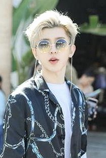 娱乐圈吃瓜故事全景：从罗永浩到新疆妮妮，揭秘背后的精彩瞬间