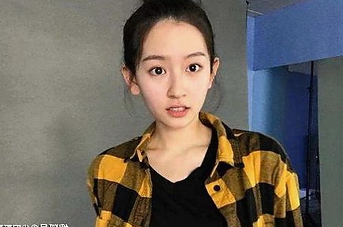 警花张津瑜再陷“厕所门”风波，视频细节引发热议